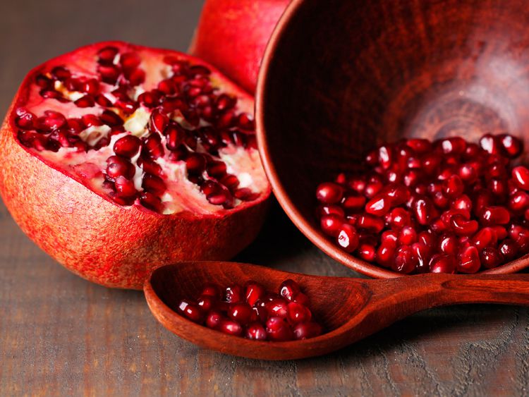 Как аккуратно очистить гранат